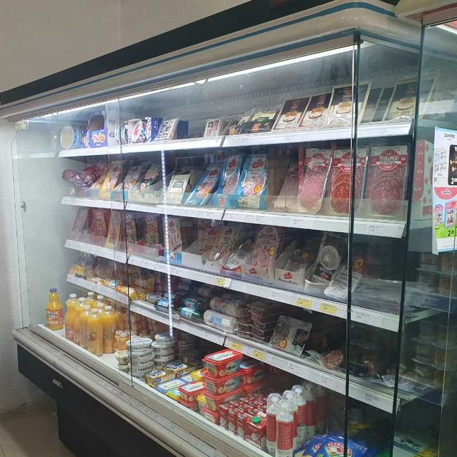 alimentos frios en supermercado